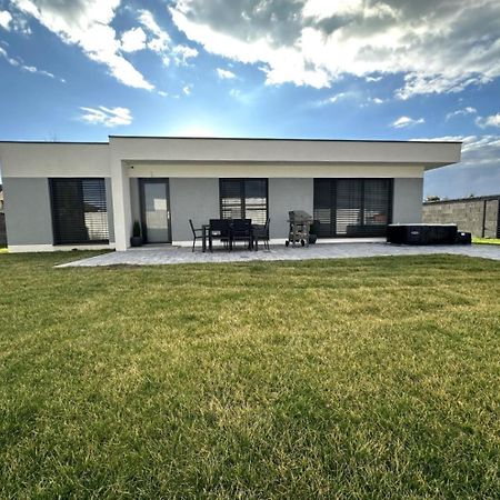 Klimatizovany Apartmanovy Dom S Virivkou, 9A Senec Zewnętrze zdjęcie