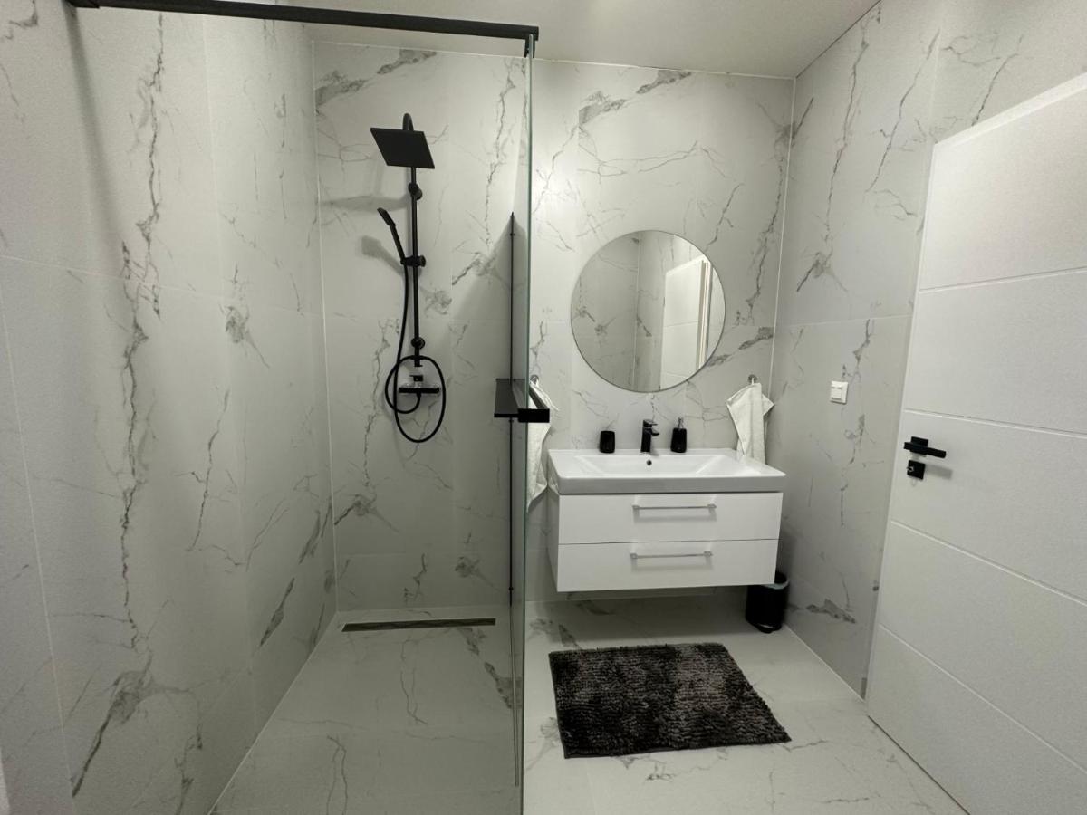 Klimatizovany Apartmanovy Dom S Virivkou, 9A Senec Zewnętrze zdjęcie