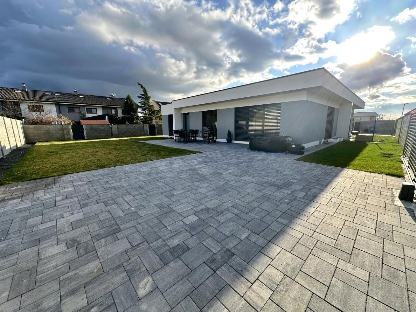 Klimatizovany Apartmanovy Dom S Virivkou, 9A Senec Zewnętrze zdjęcie