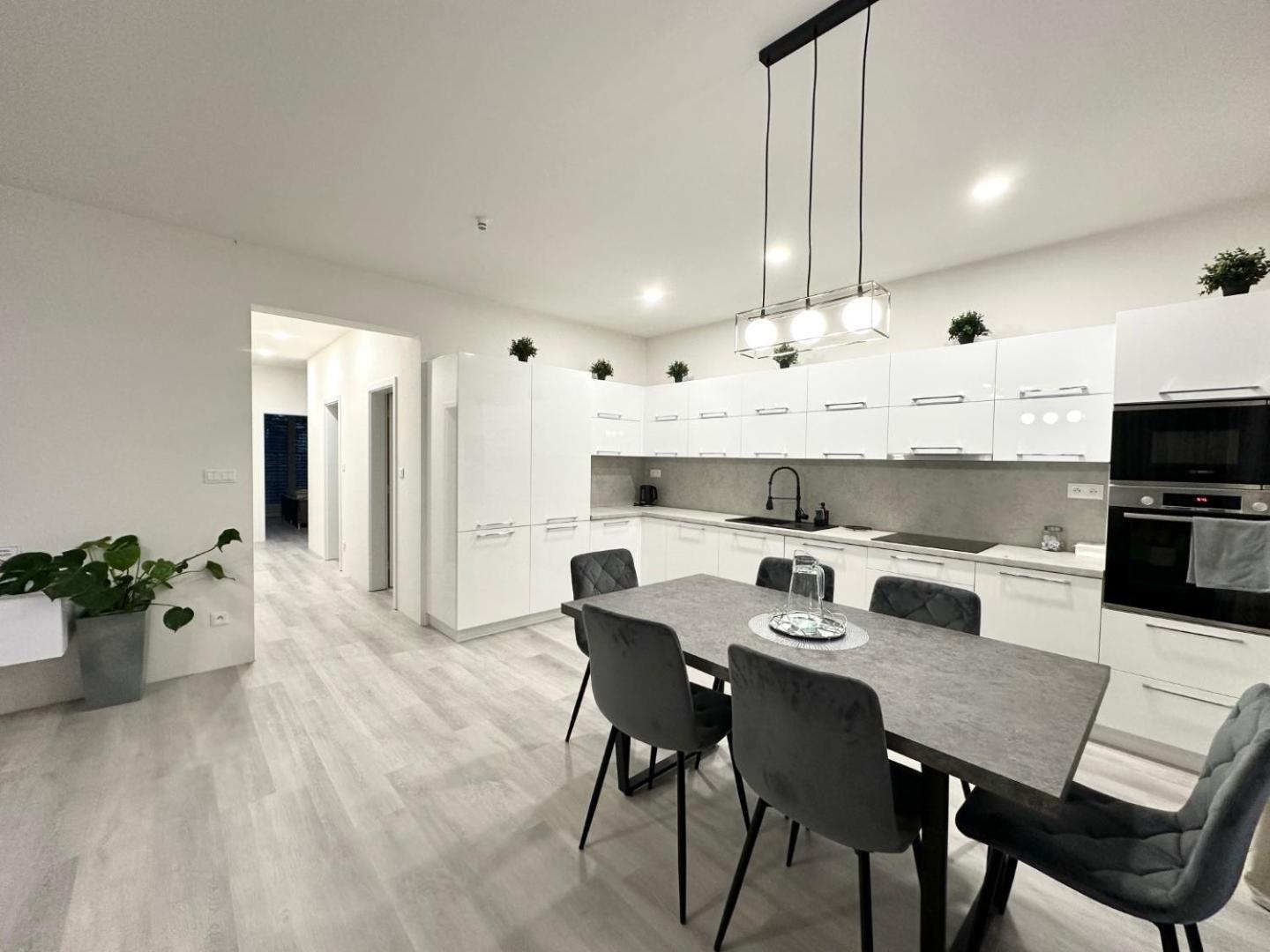 Klimatizovany Apartmanovy Dom S Virivkou, 9A Senec Zewnętrze zdjęcie